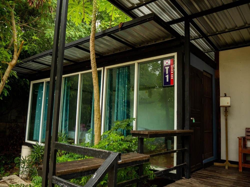 Beach Box Resort At Rimlay Rayong Exterior photo